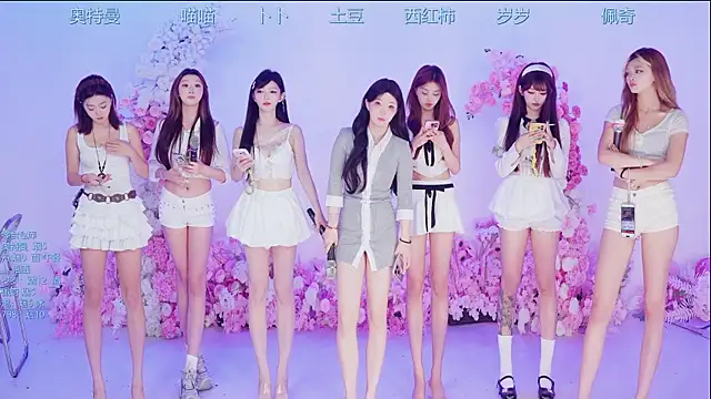 Snapshot of Luckygirls-339 chatting on June 25, 2026, 12:43 am Luckygirls-339 online show from June 25, 2026, 12:43 am