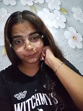 Snapshot of Himani_0122 chatting on June 15, 2026, 8:27 am Himani 0122 online show from June 15, 2026, 8:27 am