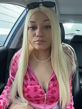 Snapshot of SassyDolphin chatting on December 17, 2025, 9:10 pm SassyDolphin online show from December 17, 2025, 9:10 pm