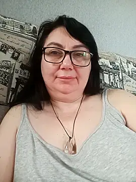 MariSwan222 online show from May 18, 2026, 6:41 am