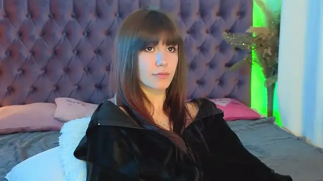 MilanaHotts online show from June 5, 2026, 6:52 am
