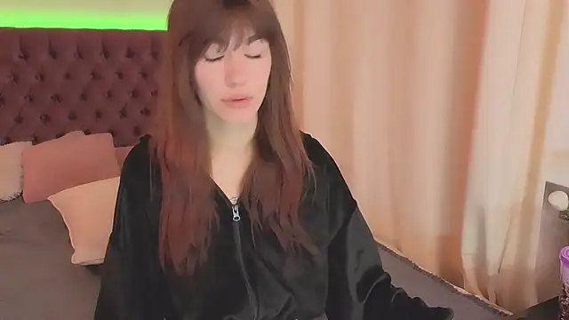 MilanaHotts online show from June 15, 2026, 5:09 am