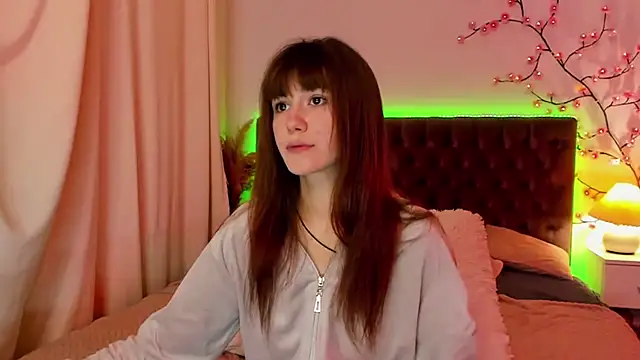MilanaHotts online show from July 9, 2026, 5:11 am