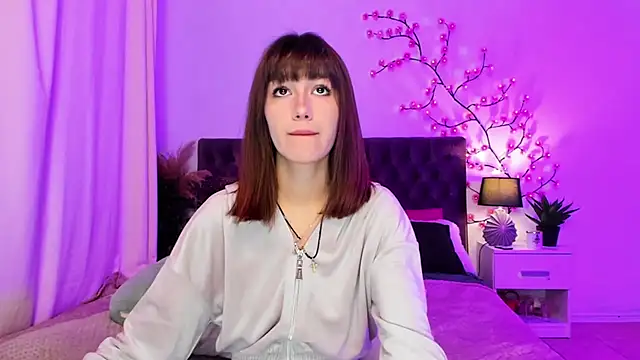 MilanaHotts online show from July 30, 2026, 5:06 am