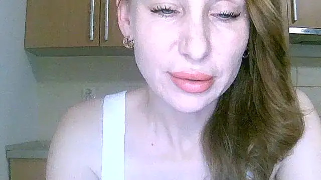 Snapshot of GlarysLoveress chatting on December 19, 2025, 12:28 am GlarysLoveress online show from December 19, 2025, 12:28 am