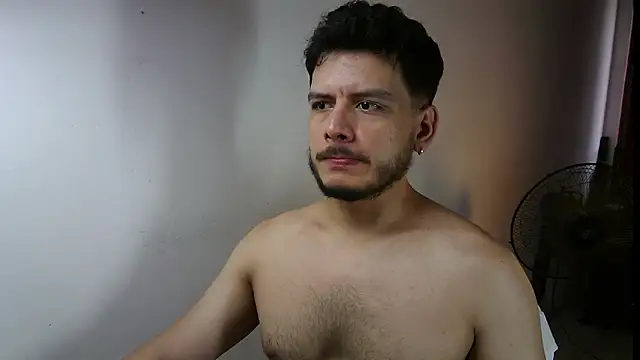 Snapshot of luxo_kane chatting on December 15, 2025, 7:40 pm luxo kane online show from December 15, 2025, 7:40 pm