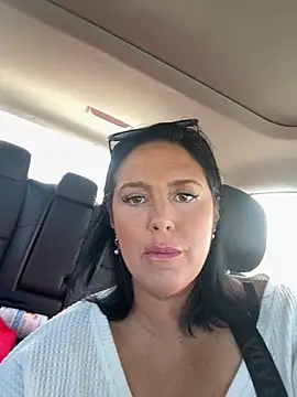 Snapshot of Miabelle2233 chatting on December 15, 2025, 7:18 pm Miabelle2233 online show from December 15, 2025, 7:18 pm