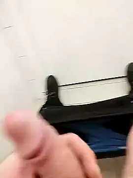 Snapshot of lojza133 chatting on December 17, 2025, 6:52 am lojza133 online show from December 17, 2025, 6:52 am