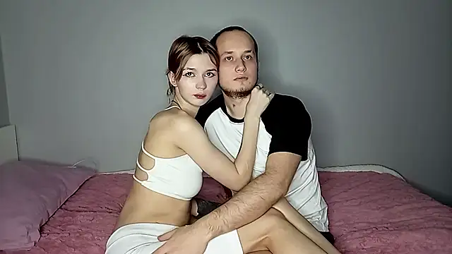 Snapshot of Pearl_couple chatting on January 8, 2026, 7:27 pm Pearl couple online show from January 8, 2026, 7:27 pm