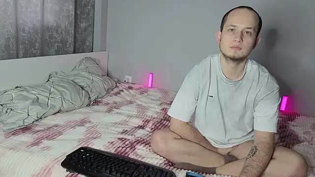 Snapshot of Pearl_couple chatting on February 9, 2026, 9:02 am Pearl couple online show from February 9, 2026, 9:02 am