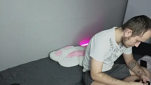 Snapshot of Pearl_couple chatting on February 24, 2026, 9:07 am Pearl couple online show from February 24, 2026, 9:07 am