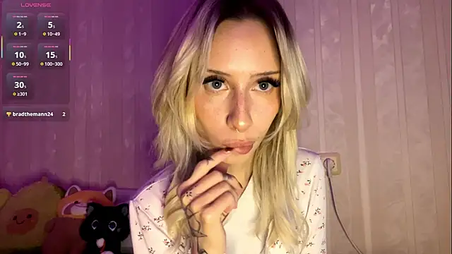 Snapshot of BrittanieKerkhoff chatting on December 17, 2025, 2:23 pm BrittanieKerkhoff online show from December 17, 2025, 2:23 pm