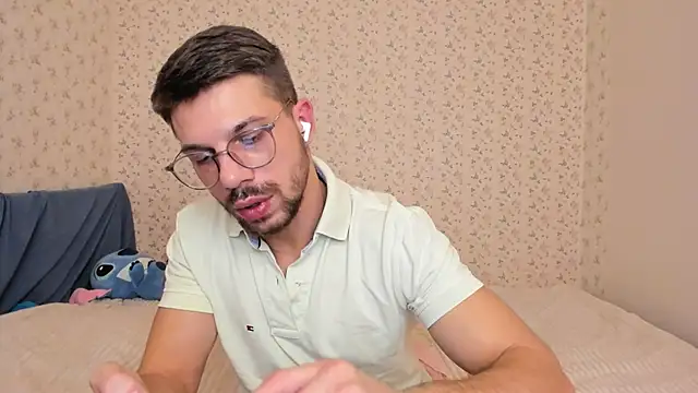 Snapshot of Tony_Wolf chatting on December 18, 2025, 9:43 pm Tony Wolf online show from December 18, 2025, 9:43 pm