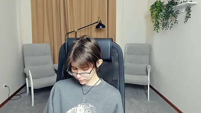 Snapshot of LeoneKonma chatting on December 17, 2025, 9:04 am LeoneKonma online show from December 17, 2025, 9:04 am