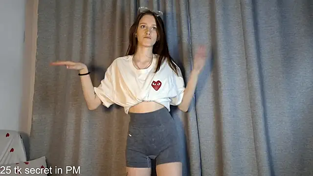 Snapshot of LisaBoddy chatting on May 13, 2026, 2:14 pm LisaBoddy online show from May 13, 2026, 2:14 pm