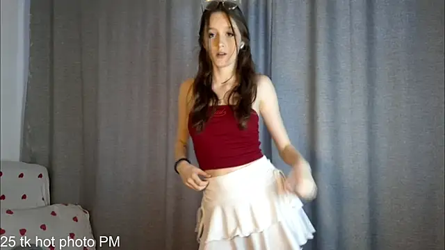 Snapshot of LisaBoddy chatting on May 27, 2026, 2:03 pm LisaBoddy online show from May 27, 2026, 2:03 pm