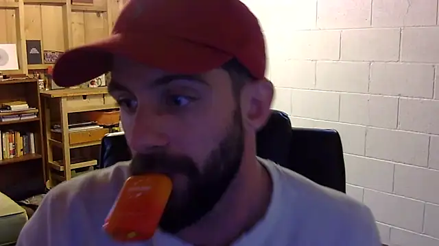 Snapshot of TenFifty1050 chatting on December 15, 2025, 5:28 pm TenFifty1050 online show from December 15, 2025, 5:28 pm