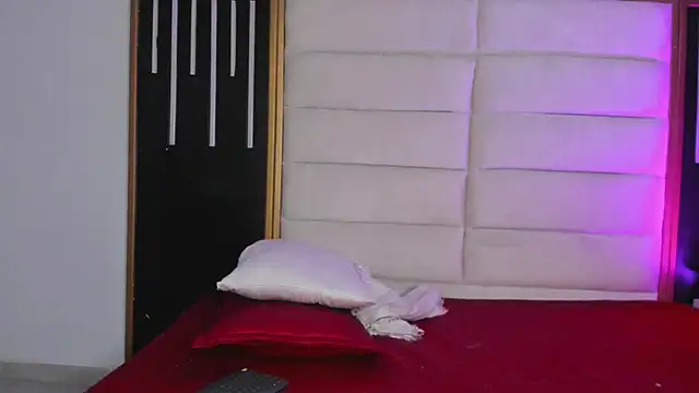 JuliMonroe19 online show from March 4, 2026, 1:06 pm