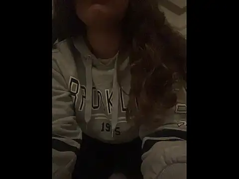 Snapshot of LiaCuti chatting on February 8, 2026, 3:54 am LiaCuti online show from February 8, 2026, 3:54 am