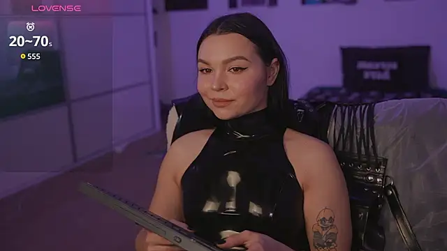 Snapshot of Dominatrix_Alice chatting on March 4, 2026, 11:00 pm Dominatrix Alice online show from March 4, 2026, 11:00 pm