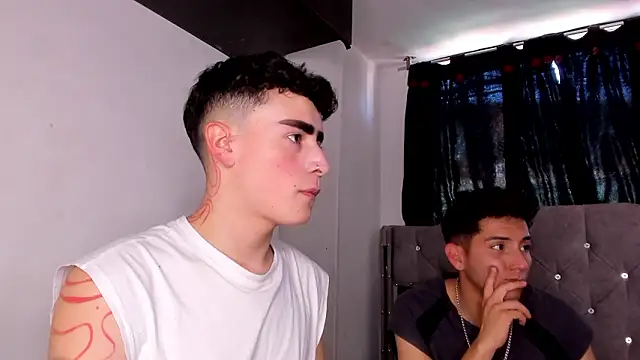 naughtysalomon   online show from March 15, 2026, 9:32 pm