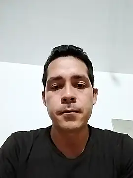 Chris hot33 online show from December 18, 2025, 5:46 am