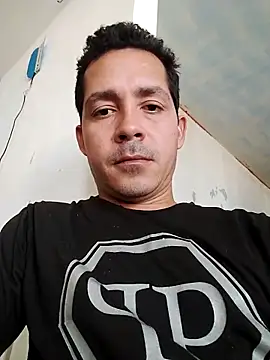 Snapshot of Chris_hot33 chatting on December 18, 2025, 7:31 pm Chris hot33 online show from December 18, 2025, 7:31 pm