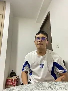 Snapshot of Andyhotsohw chatting on December 16, 2025, 6:51 am Andyhotsohw online show from December 16, 2025, 6:51 am