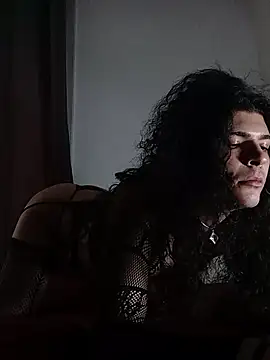 Snapshot of Hellebora chatting on December 16, 2025, 10:31 am Hellebora online show from December 16, 2025, 10:31 am