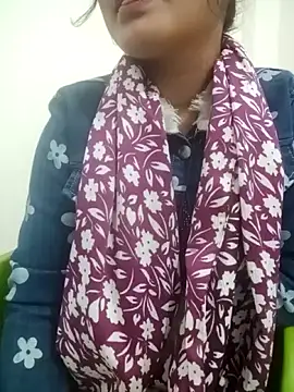 Snapshot of Meenu_rani7 chatting on December 18, 2025, 6:19 am Meenu rani7 online show from December 18, 2025, 6:19 am