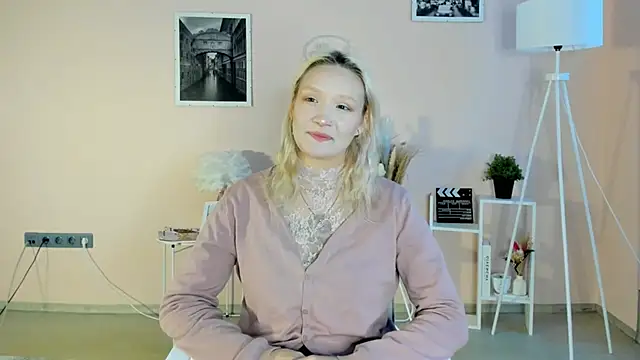 AdelinaMaddalena online show from December 23, 2025, 5:27 am