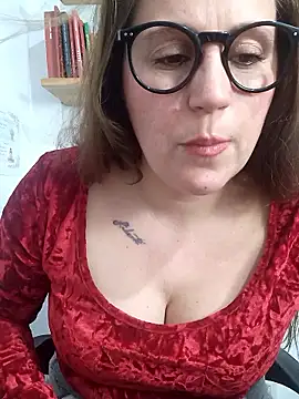 SofiEsteves online show from April 28, 2026, 1:05 pm