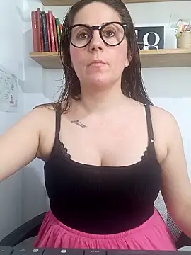 Snapshot of SofiEsteves chatting on May 7, 2026, 4:12 pm SofiEsteves online show from May 7, 2026, 4:12 pm