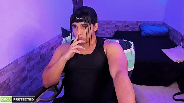 Snapshot of latinboyfit chatting on April 17, 2026, 4:15 am latinboyfit online show from April 17, 2026, 4:15 am