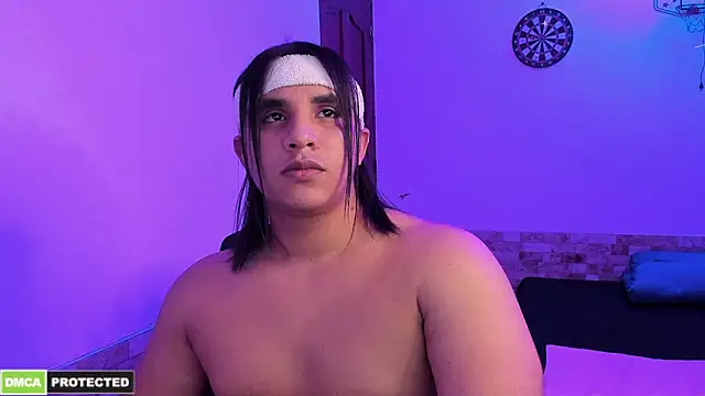 Snapshot of latinboyfit chatting on May 17, 2026, 4:25 pm latinboyfit online show from May 17, 2026, 4:25 pm