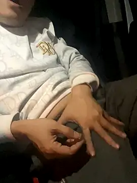 hungtinh24 online show from December 19, 2025, 6:37 pm