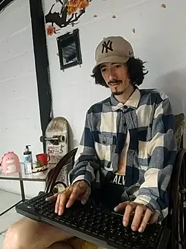 sk8-boy online show from January 6, 2026, 2:32 pm