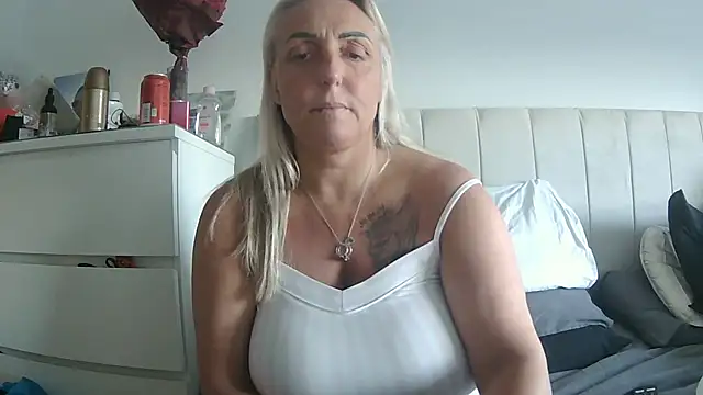 theblondecocklover online show from April 28, 2026, 6:46 pm