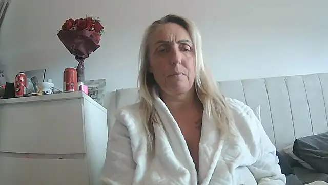 theblondecocklover online show from June 7, 2026, 4:44 pm