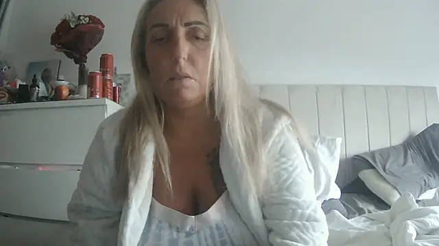 theblondecocklover online show from June 11, 2026, 6:11 am