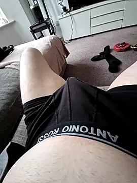 Snapshot of hereshappyguy67 chatting on December 17, 2025, 1:39 pm hereshappyguy67 online show from December 17, 2025, 1:39 pm