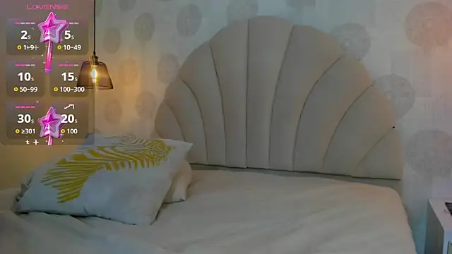 clarise hall3 online show from April 16, 2026, 9:39 pm