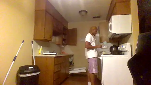 Snapshot of KingDes55 chatting on July 13, 2026, 2:03 am KingDes55 online show from July 13, 2026, 2:03 am