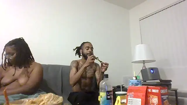 AverageAnt  online show from February 25, 2026, 4:44 am