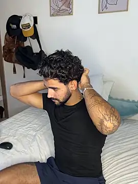 Snapshot of Thelovers666 chatting on December 17, 2025, 3:18 pm Thelovers666 online show from December 17, 2025, 3:18 pm