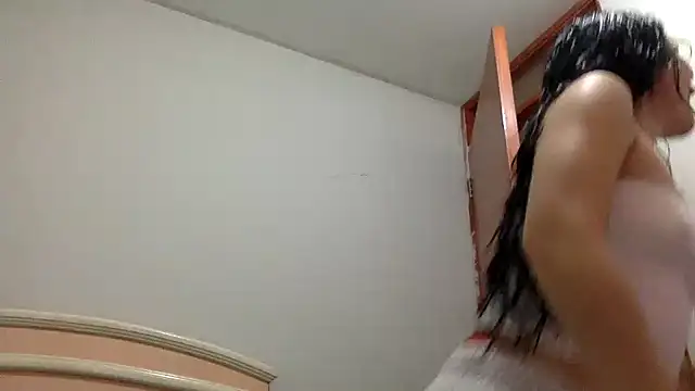 LatinDoll8 online show from July 24, 2026, 9:46 pm