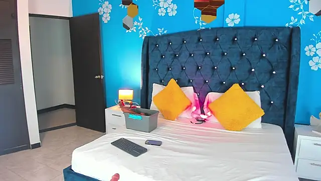 Snapshot of Issa_Clark01 chatting on February 13, 2026, 9:44 pm Issa Clark01 online show from February 13, 2026, 9:44 pm