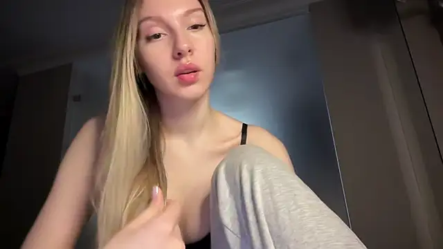 Snapshot of blondinkaa chatting on April 10, 2026, 6:56 pm blondinkaa online show from April 10, 2026, 6:56 pm