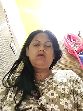 Hotmylips online show from May 5, 2026, 12:40 am