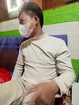 Snapshot of Mrcaoboinung chatting on December 17, 2025, 4:02 pm Mrcaoboinung online show from December 17, 2025, 4:02 pm